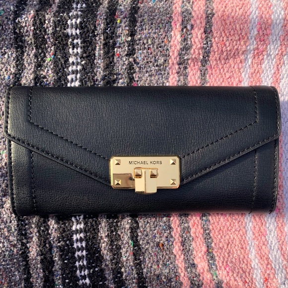 MICHAEL KORS WALLET - Picture 1 of 5